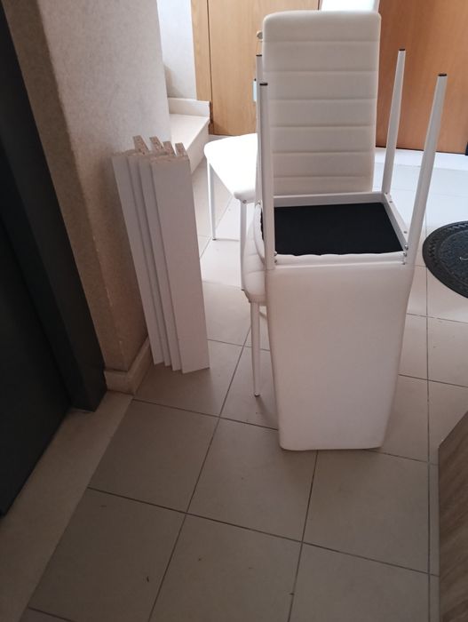 Mesa de jantar com 6 cadeiras só 140€