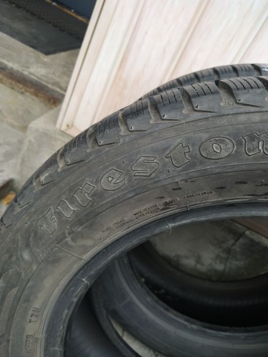 Продам пару зимової  резини 185/60 R14 . Firestone