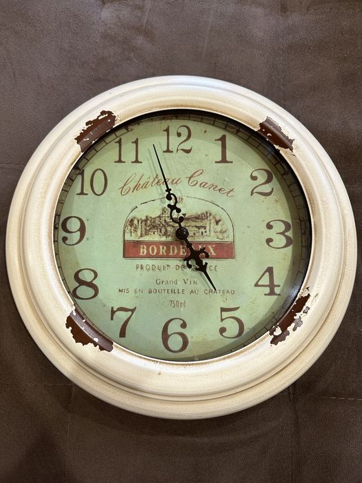 Годинник настінний бежевий зелений металічний