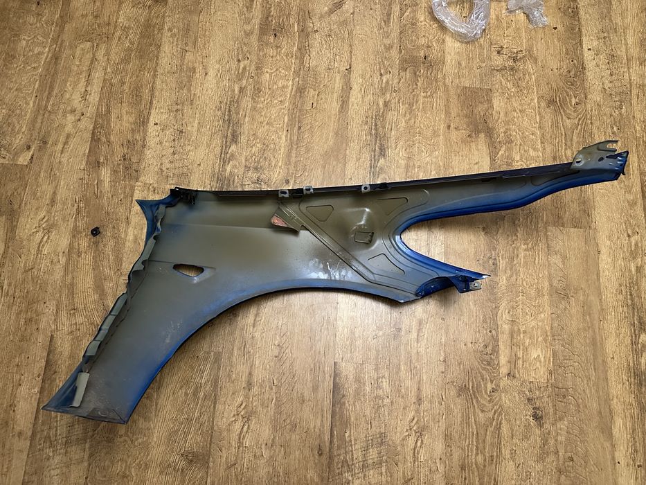 Крило ліве на tesla model 3 2022