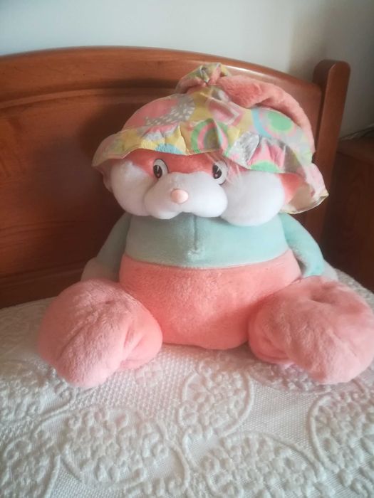 Peluches, cão muito bonito e ursos