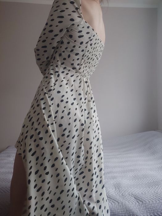 Sukienka czarno biała w kropki 7/8 zwierzęcy wzór panterka