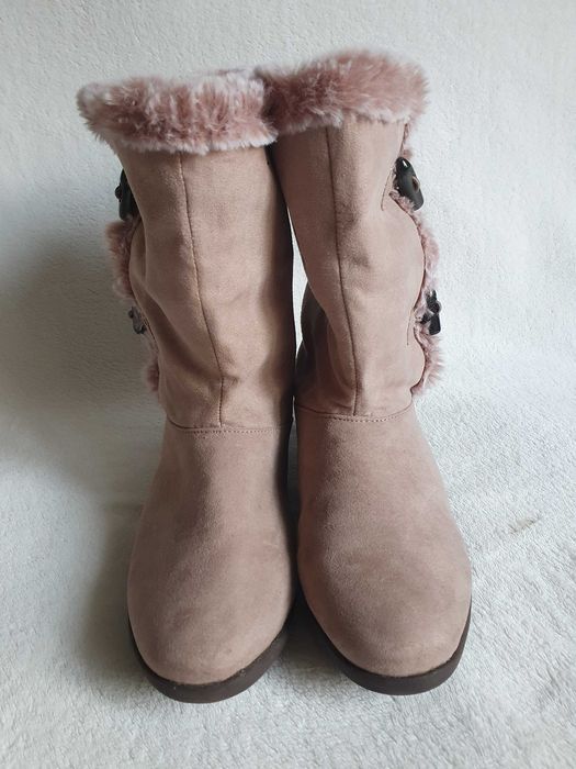 Чоботи жіночі      .