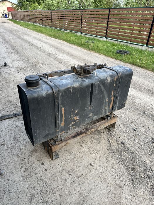 Продам гідравлічний бак з розподільником
