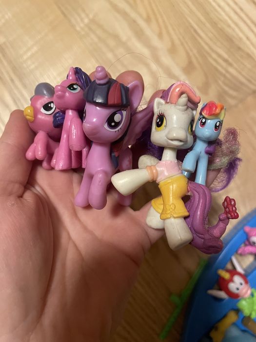 Лот іграшок кіндери, поні та інше