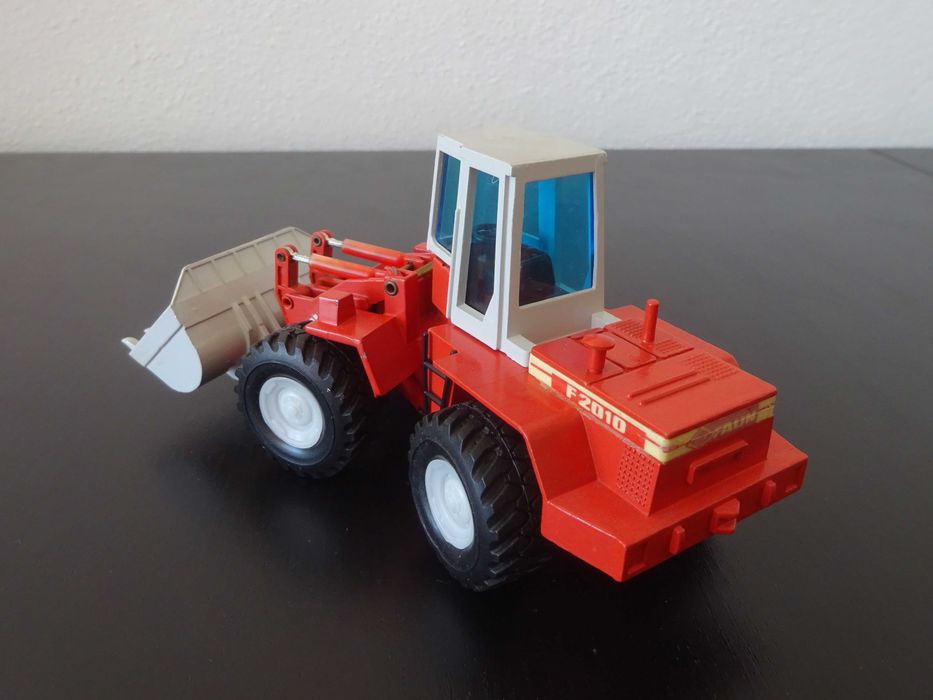 Lote de Miniaturas 1:50 O&K da Conrad e NZG
