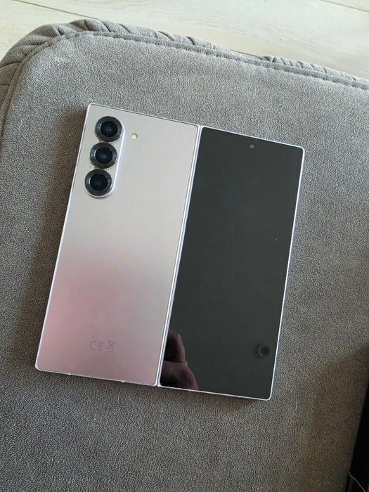 Galaxy Fold 6 uszkodzony-"rozlany w zgięciu"