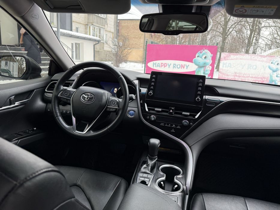 Toyota Camry HYBRID 2021 р.