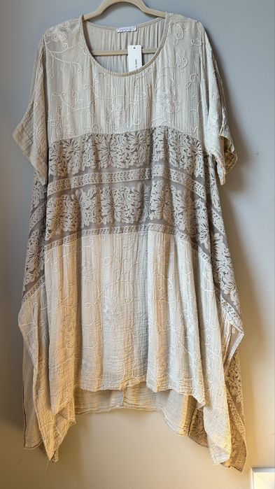 Beżowa sukienka muślinowa oversize Made in Italy