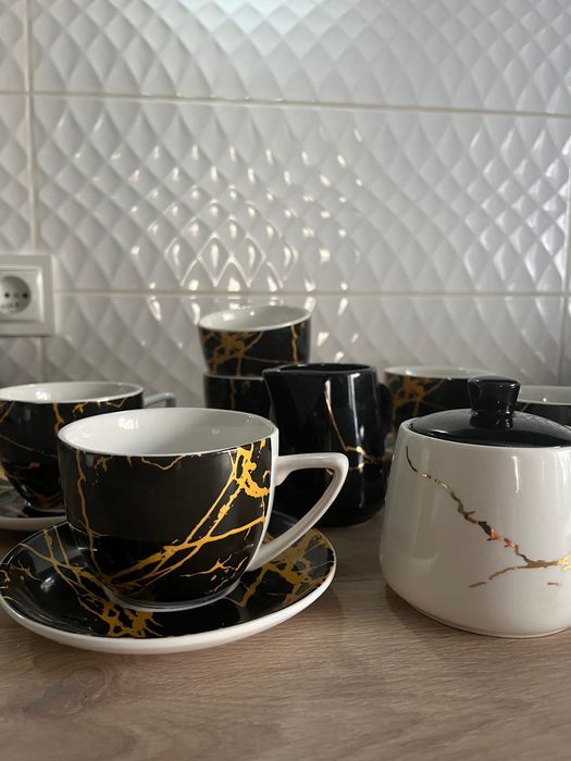 Porcelanowe filiżanki elegancko zapakowane prezent