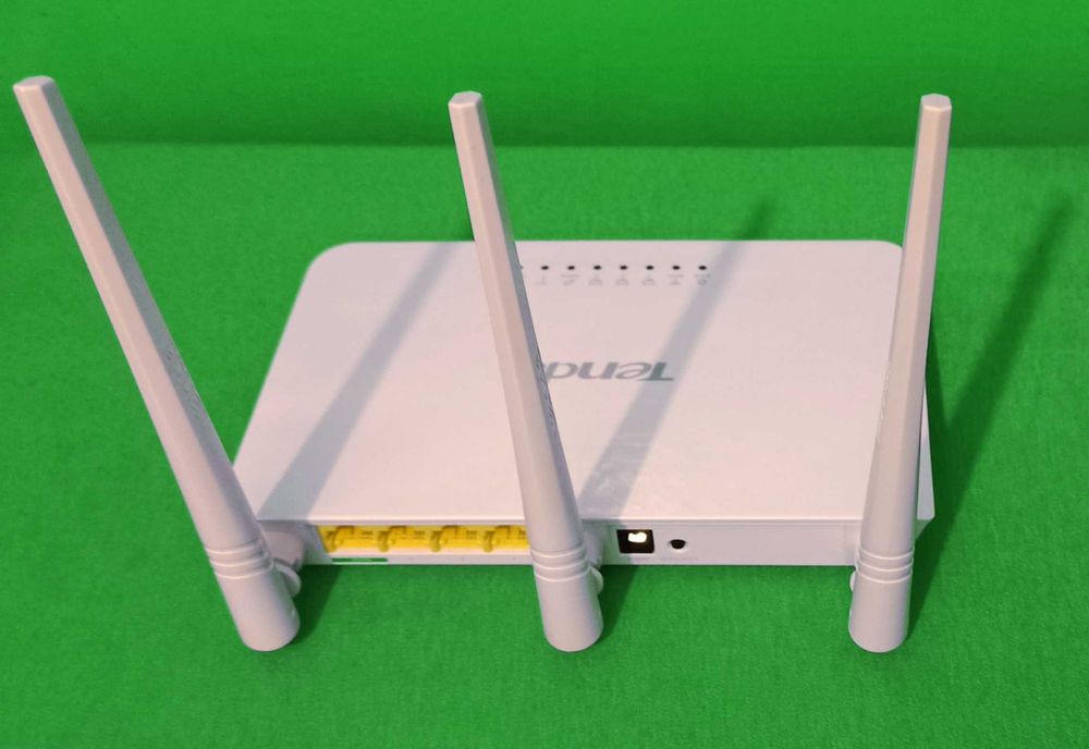 Wi-Fi роутер Tenda F3 300 Мбит/с.