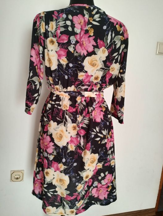 Sukienka w kwiaty 38