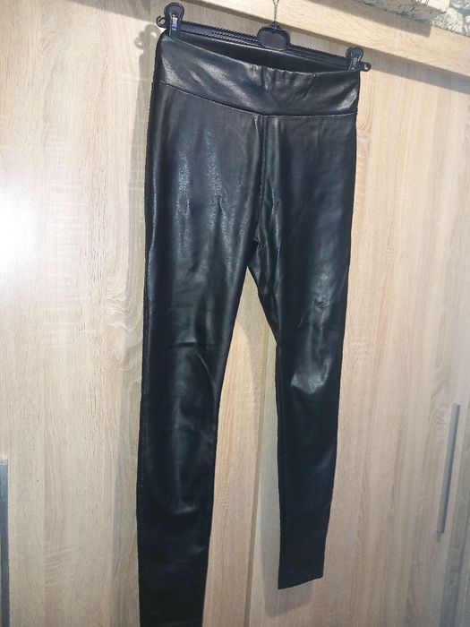 Cienkie leginsy z kieszeniami