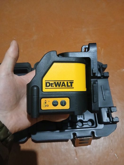 Рівень лазерний лінійний DeWALT DW088CG