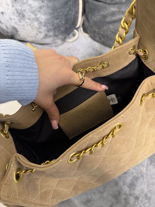 Бежевая замшевая сумка Chanel Mini Handbag in Grained Calfskin