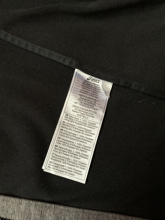 Технологічна вітровка Asics відштовхує воду і світло стан ідеал!