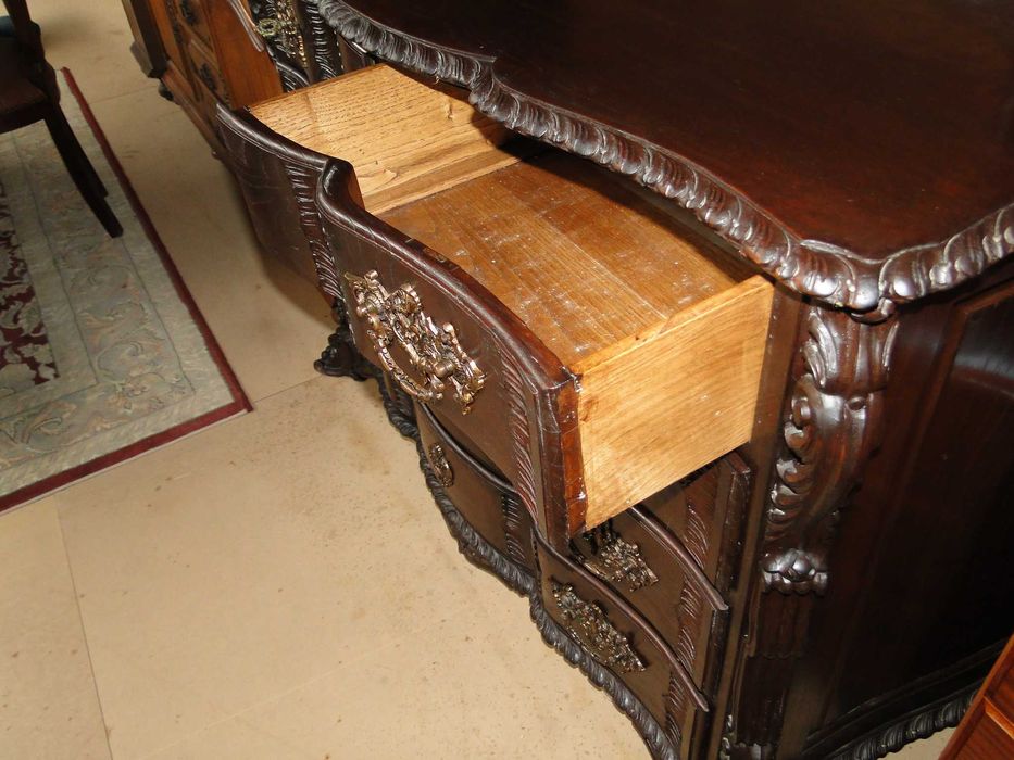 Lindíssima cómoda antiga estilo D. José - óptimo estado