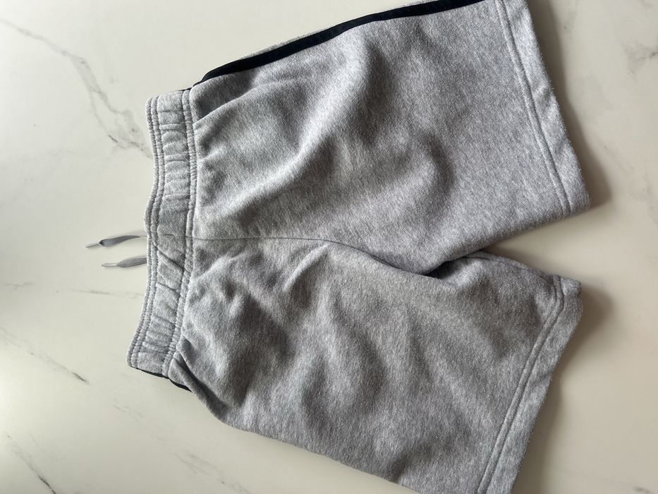 Świetne spodenki chłopięce, bawełna-9-10 lat-Adidas