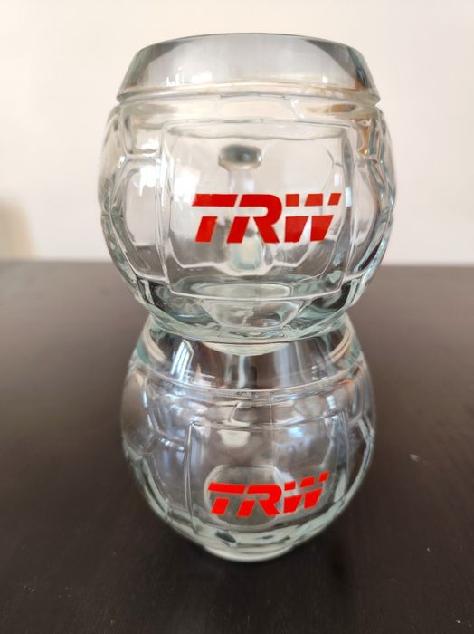 Conjunto de 2 Canecas / Copos de Cerveja Formato Bola de Futebol TRW - 400 ml