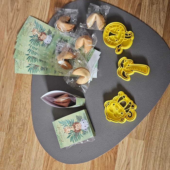 Urodziny Dżungla, Safari. 7 ciasteczek z wróżbą, 3 foremki do ciastek.