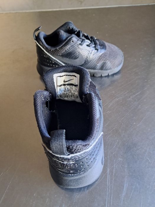 Tenis Nike crianca tamanho 21