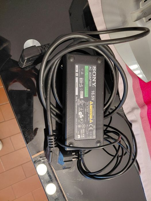 Vendo LCD Sony cinzenta