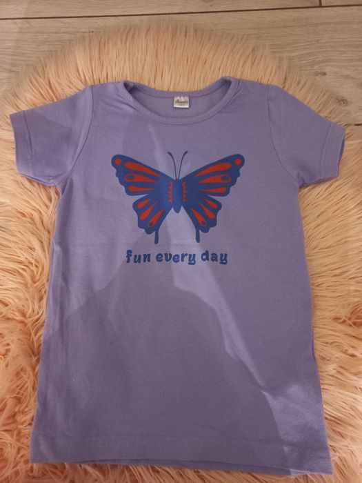 2 sztuki bluzek na krótki rękaw w rozmiarze 122