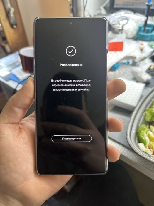 Розблокування та програмний ремонт телефонів — Android і iPhone