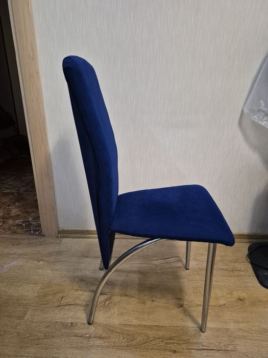 Продам 2 стільці (600 грн за шт).