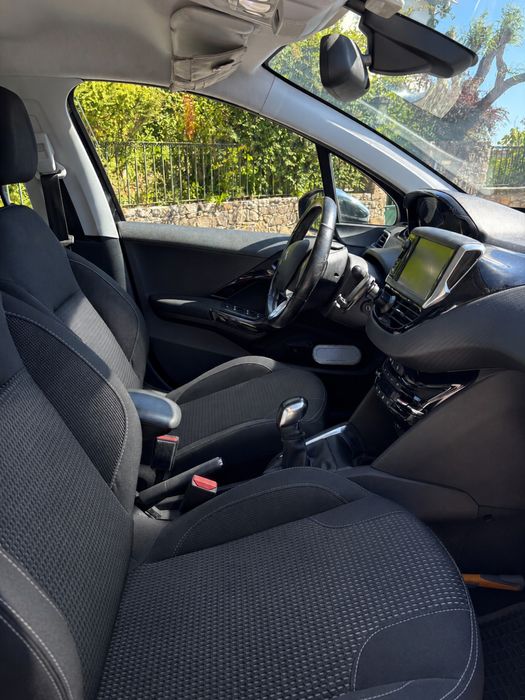 Peugeot 208 2015