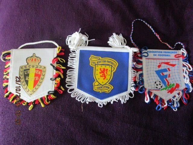 Conjunto de 6 pequenos galhardetes de equipas Estrangeiras