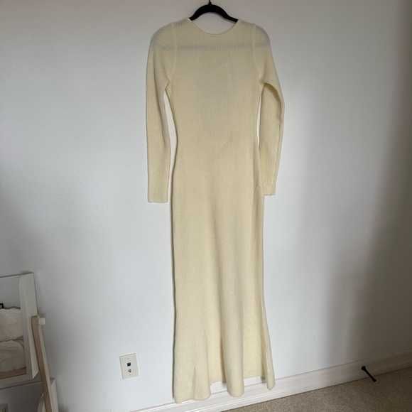 В'язана сукня з вирізом на спині від бренду meshki