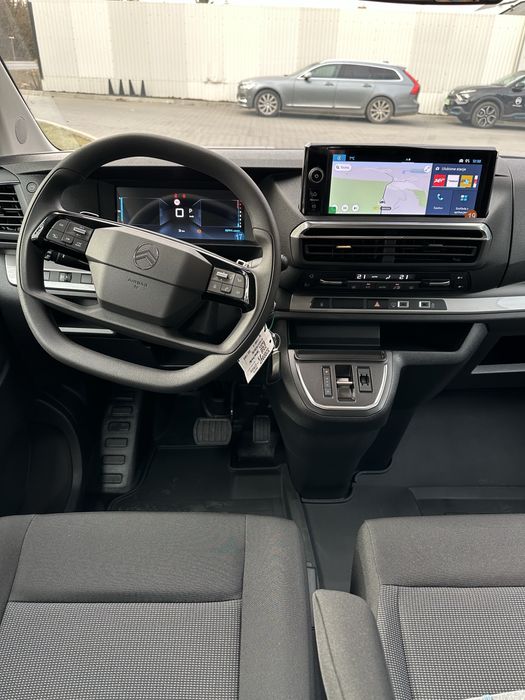 Wynajem nowego 9-osobowego Citroëna Spacetourer z 2024