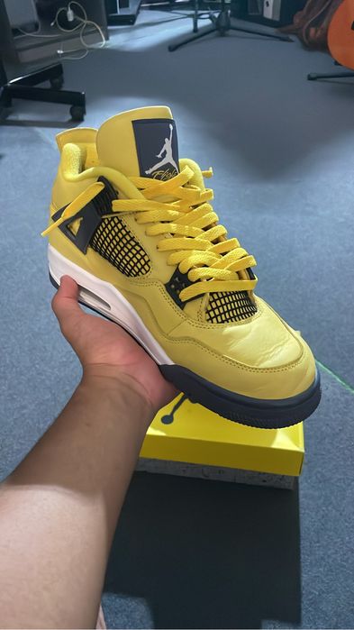 Jordan 4 Retro Lightning