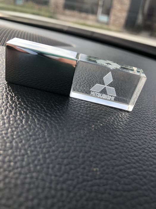 Флешка Митсубиси usb накопитель Mitsubishi 64Gb светящаяся