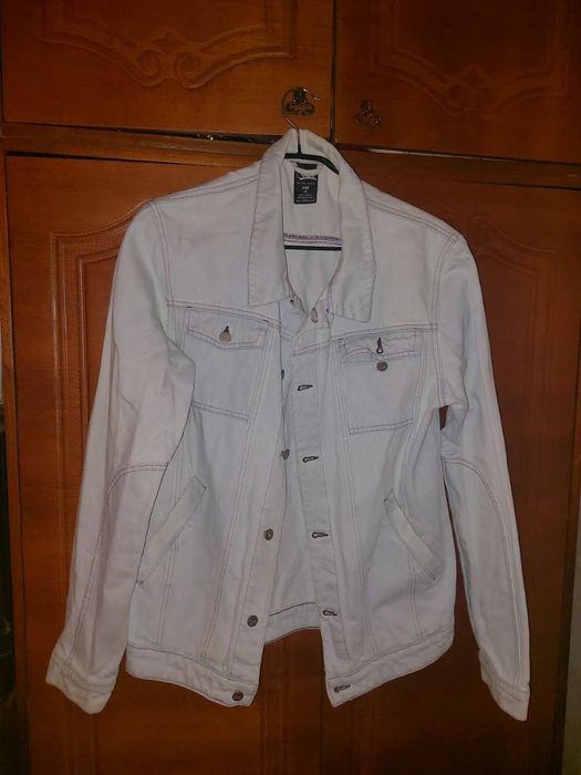 Чоловіча джинсовка ніжно-блакитного кольору, розмір m, staff