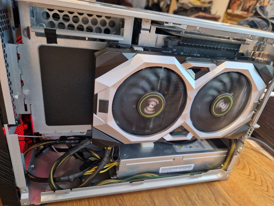 Komputer gamingowy mini Msi infinite S (rtx2060)