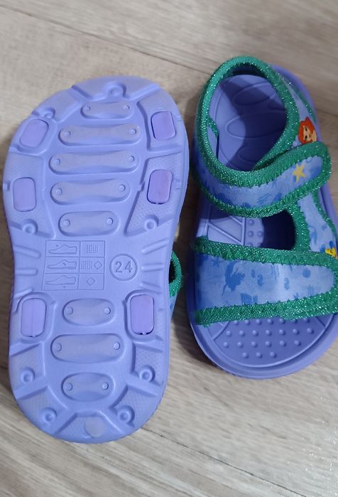 Sandały dla dziewczynki