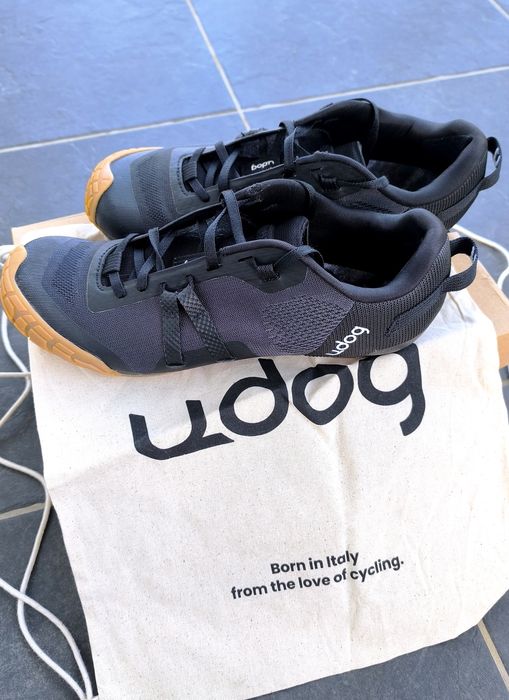 Sapatos semi-novos Udog