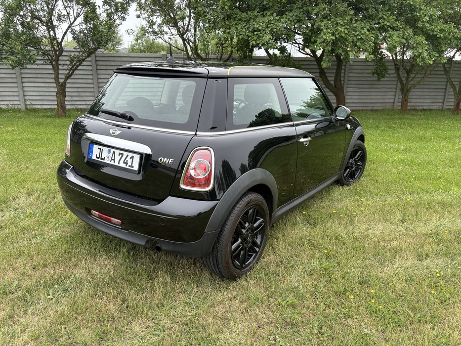 Mini One R56 1.6 benzyna 2013r czarny ladny alu16 180tys.km
