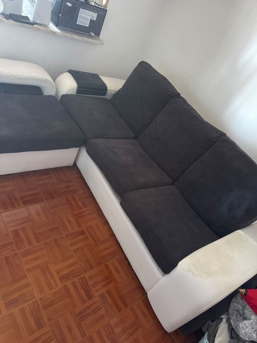 Sofá com 4 cadeiras embutidas