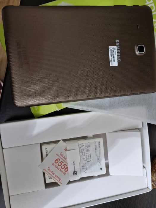 Планшет Samsung Galaxy Tab E 9.6 SM-T561 3G 8Gb Gold Brown