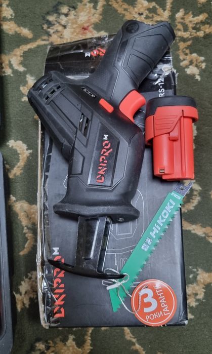 Продам  сабельная пила  аккумуляторная  Dnipro-M  12v