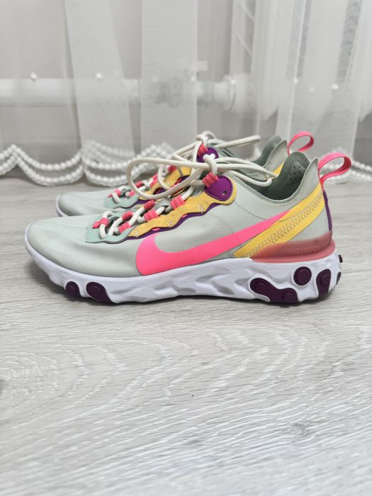 Женские кроссовки Nike