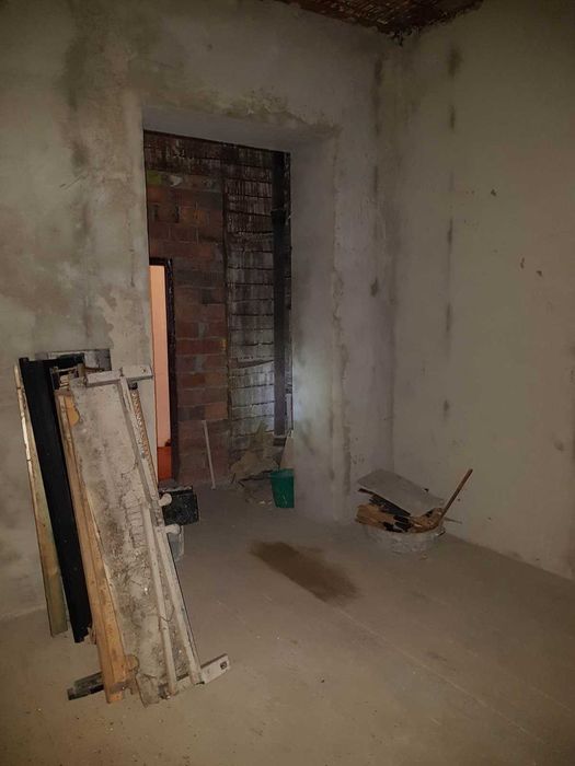 Комната в коммуналке с одним соседом