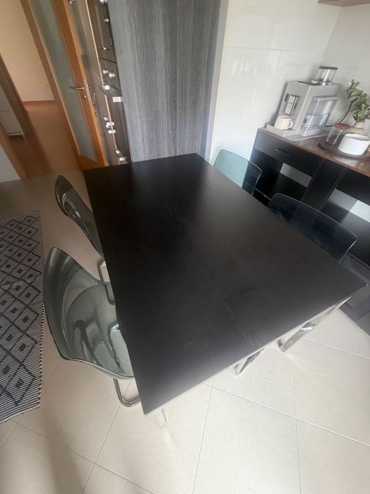 Mesa e 4 cadeiras