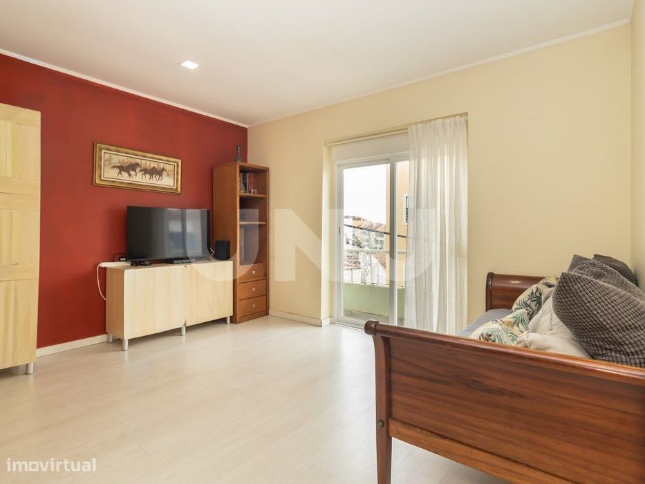 Apartamento T3, Remodelado, com Suite na Torre da Marinha!!!