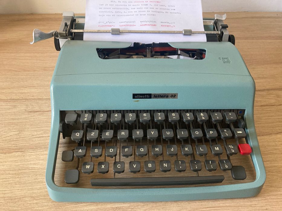 Máquina de escrever  **  Olivetti 32