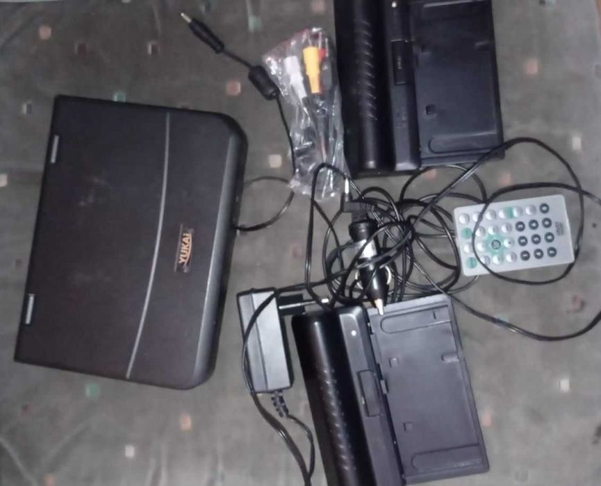 DVD przenośne z wyświetlaczem  komplet