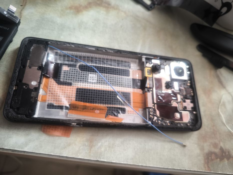 Sprzedam telefon Xiaomi Redmi Note 13 Pro+ 5G na części. Jest uszkodzony.